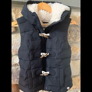Girls Abercrombie&Fitch fauxshearling toggle vest